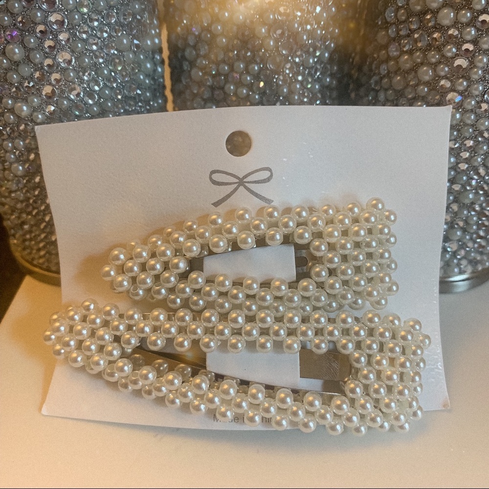 Unavailable✨2pc Pearl Hair clips